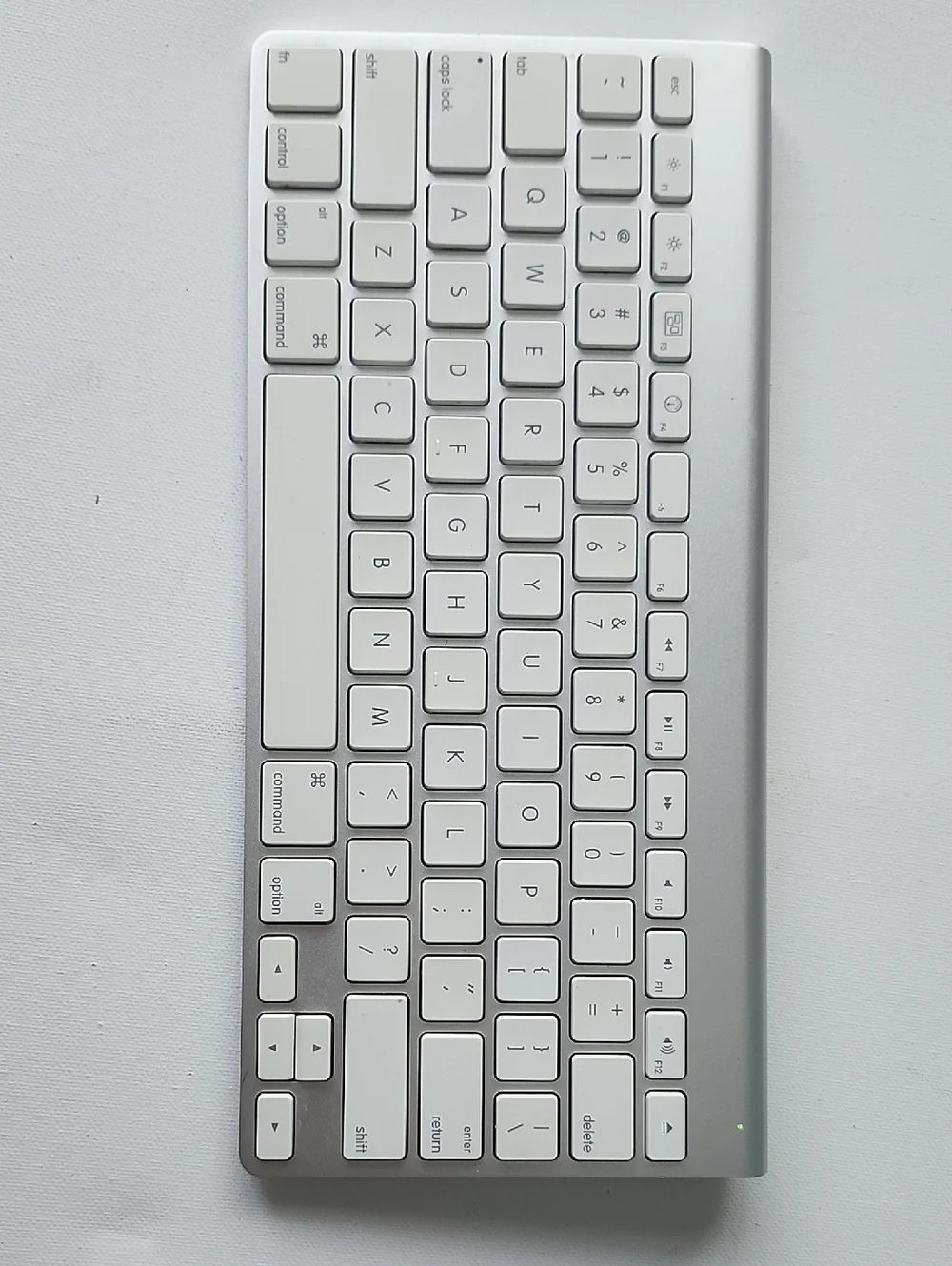 Bundle Apple A1314 Wireless Keyboard & A1296 Magic Mouse Bluetooth.